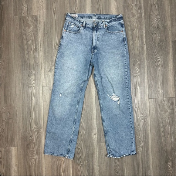 Gap 90s Loose Fit High Rise Jeans Distressed Light Wash 31 - Picture 1 of 6
